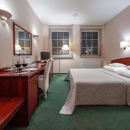 Hotel Sara Koło Εξωτερικό φωτογραφία