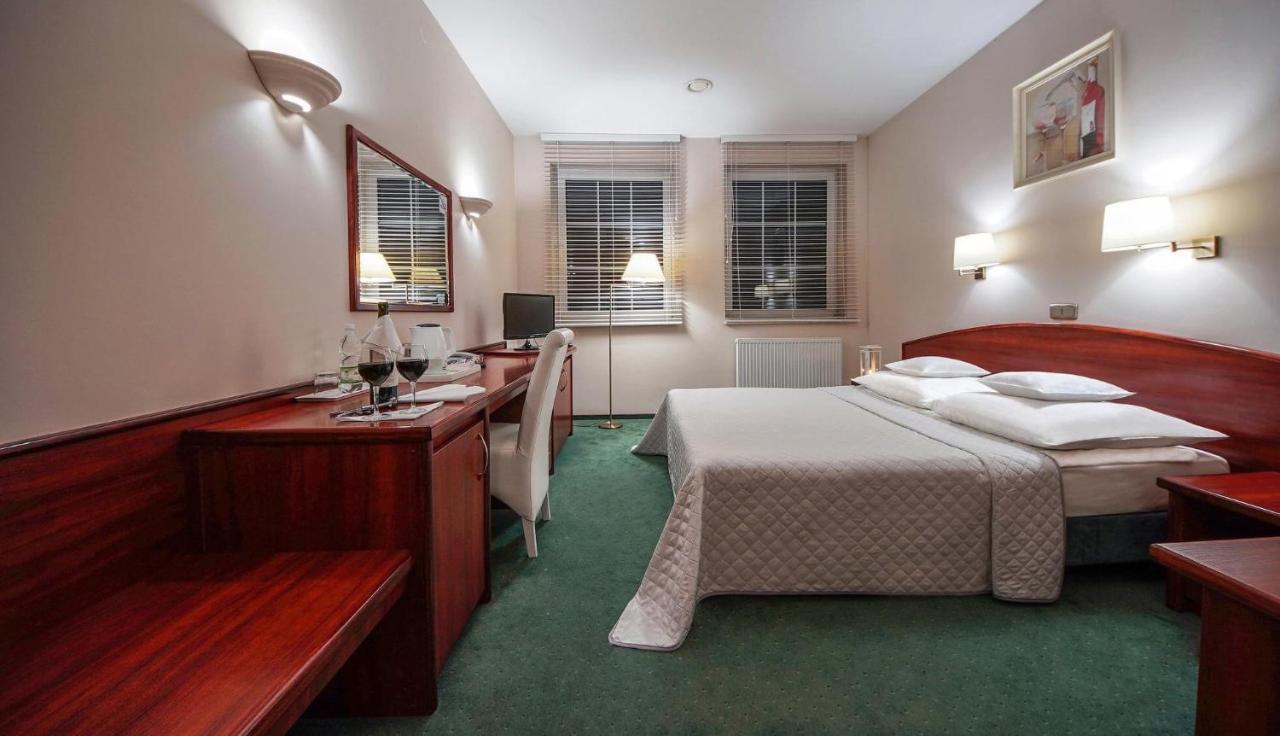 Hotel Sara Koło Εξωτερικό φωτογραφία