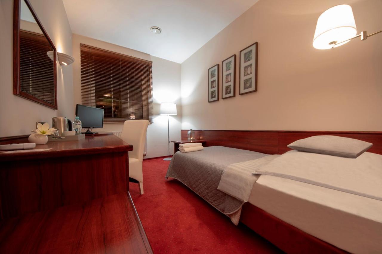 Hotel Sara Koło Εξωτερικό φωτογραφία